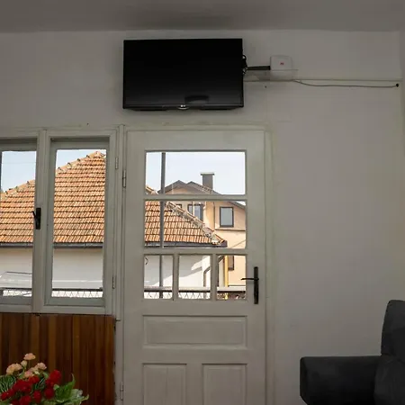 Sunny Side House Apartment